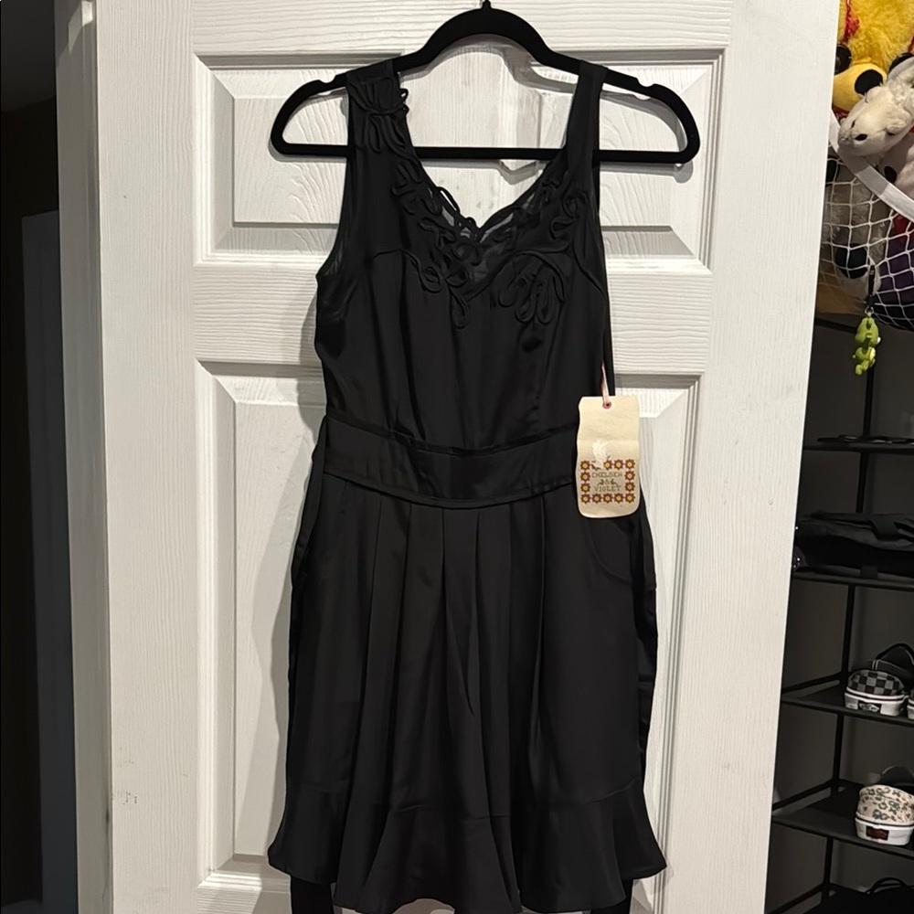Chelsea & Violet Black V-Neck Sleeveless Mini Dress